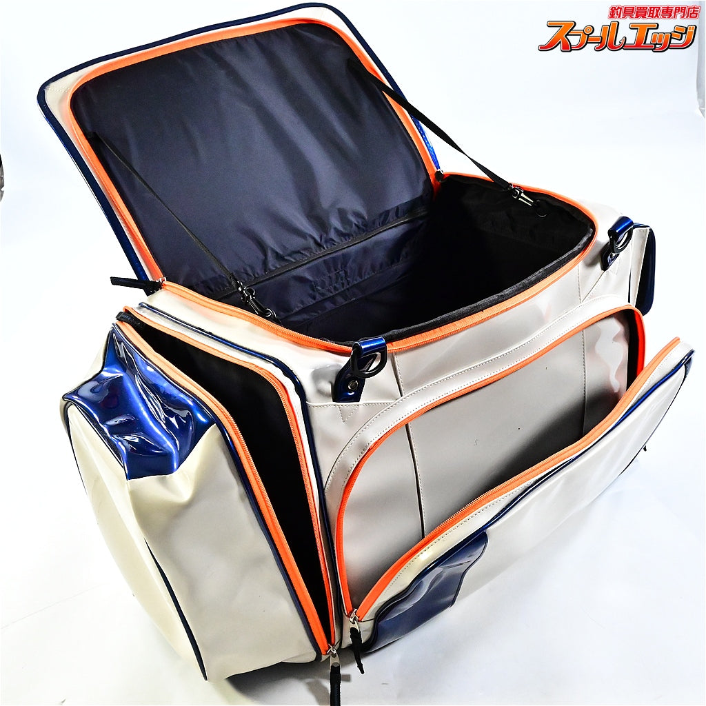 【がまかつ】 がまへら ライトバッグ4 GB392 & ライトクッション4 GM2580 PVC素材 ホワイト/ブルー GAMAKATSU LIGHT-BAG へらバッグ へらクッション K_162