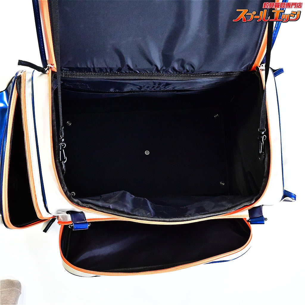 【がまかつ】 がまへら ライトバッグ4 GB392 & ライトクッション4 GM2580 PVC素材 ホワイト/ブルー GAMAKATSU LIGHT-BAG へらバッグ へらクッション K_162