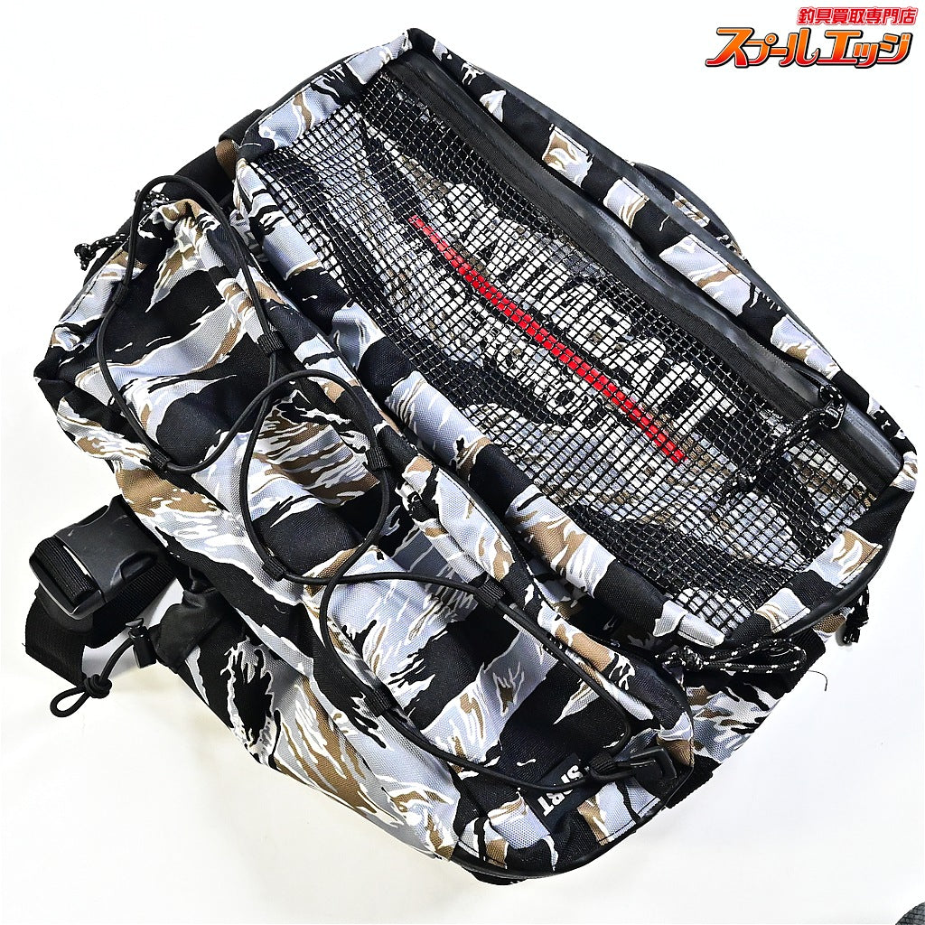 【スイムベイトアンダーグラウンドxスーパーベイト】 タンクバッグ タイガーカモ SWIMBAIT UNDERGROUNDxSUPERBAIT TANKBAG K_100