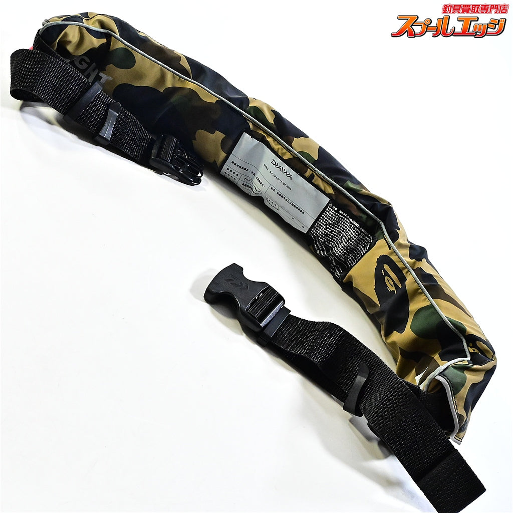 【ダイワ】 ウォッシャブルライフジャケット DF-2200 カモ 桜マーク有 2010年7月製造分 ウエストタイプ 救命胴衣 TK-5110 DAIWA K_060