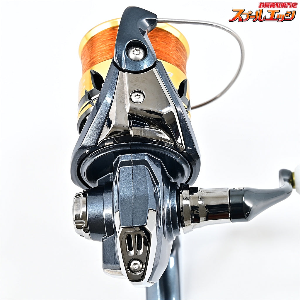 【シマノ】 25アルテグラ C2000SHG アベイルPOMノブホワイト&ノブキャップゴールド装着 SHIMANO ULTEGRA