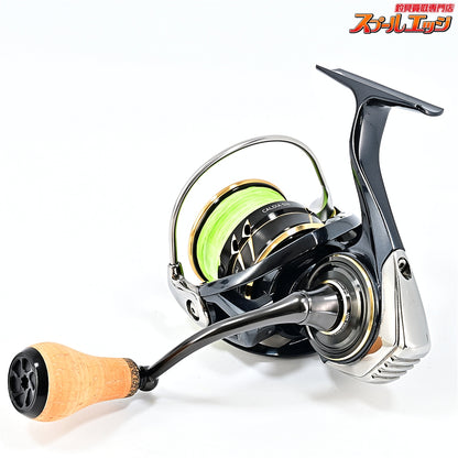 【ダイワ】 22カルディアSW 4000D-CXH ゴメクサス CA27TNBK コルクハンドルノブ オールブラック装着 DAIWA CALDIA