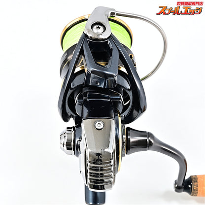 【ダイワ】 22カルディアSW 4000D-CXH ゴメクサス CA27TNBK コルクハンドルノブ オールブラック装着 DAIWA CALDIA