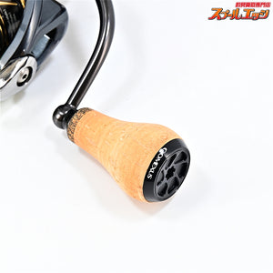 【ダイワ】 22カルディアSW 4000D-CXH ゴメクサス CA27TNBK コルクハンドルノブ オールブラック装着 DAIWA CALDIA
