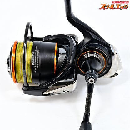 【ダイワ】 21プレッソ LT 2000SS-P リバイブ ファンネル カーボンハンドル RF42.5DA-FB フルブラック キャスティング限定 アルカスラインローラーシステムキット装着 DAIWA PRESSO