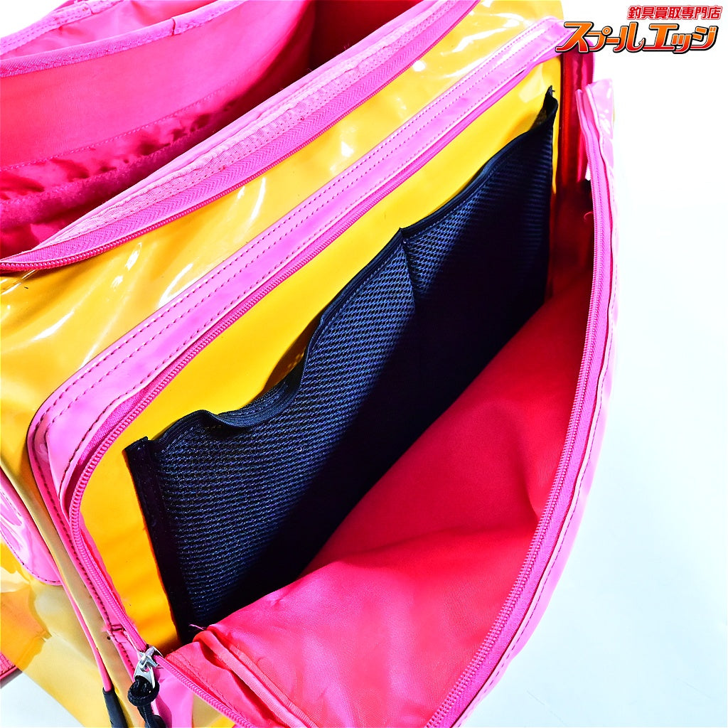 【がまかつ】 がまへら ライトバッグ2 へらバッグ PVC素材 イエロー/ピンク クッション付 GAMAKATSU LIGHT-BAG II K_192