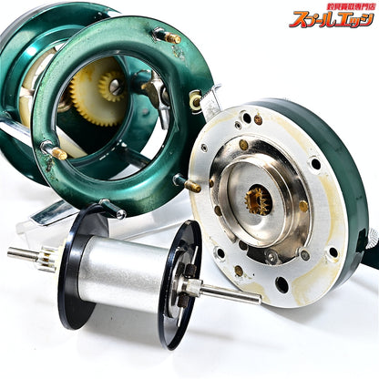 【アブ】 アンバサダー 5000D FN.750100 グリーン 山リム ABU Ambassadeur