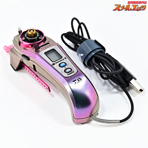 【ダイワ】 クリスティア ワカサギ AIR マットピンクムーブ 限定仕様 ふんばるレッグプレートロング&アルミスプールAIR&ファクトリ−b クリスティアワカサギAIR用ステッカー装着 DAIWA CRYSTIA WAKASAGI