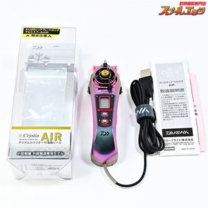 【ダイワ】 クリスティア ワカサギ AIR マットピンクムーブ 限定仕様 ふんばるレッグプレートロング&アルミスプールAIR&ファクトリ−b クリスティアワカサギAIR用ステッカー装着 DAIWA CRYSTIA WAKASAGI