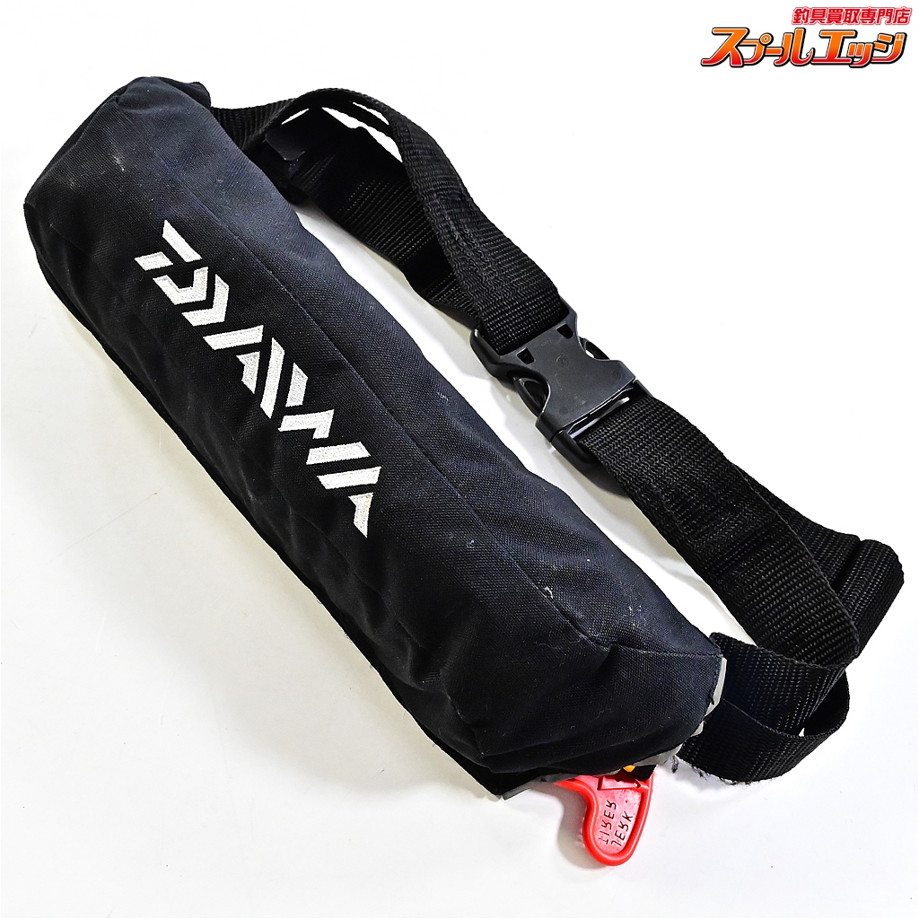 【ダイワ】 コンパクトライフジャケット DF-2220 ブラック 2022年6月製造 桜マークあり DAIWA LIFE Jacket K_060