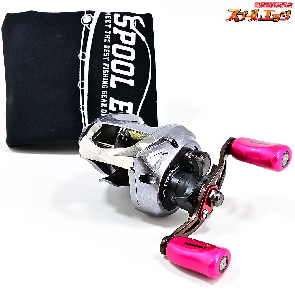 【ダイワ】 SS SV 103SHL SLPW Iコルクノブメタリックマゼンタ装着 DAIWA SS SV