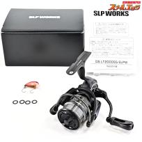 【ダイワxSLPワークスxディスプラウト】 21DS LT2000SS-SLPW 黒い特務機2 IOSファクトリーラインローラー装着 DAIWAxSLPWORKSxDAYSPROUT