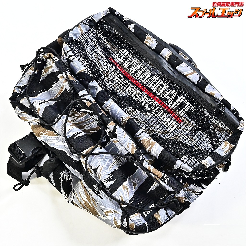 【スイムベイトアンダーグラウンドxスーパーベイト】 タンクバッグ タイガーカモ SWIMBAIT UNDERGROUNDxSUPERBAIT TANKBAG K_100