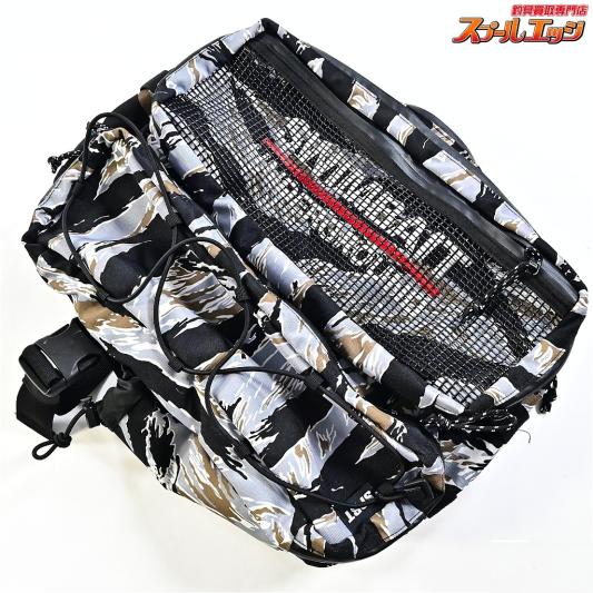 【スイムベイトアンダーグラウンドxスーパーベイト】 タンクバッグ タイガーカモ SWIMBAIT UNDERGROUNDxSUPERBAIT TANKBAG K_100